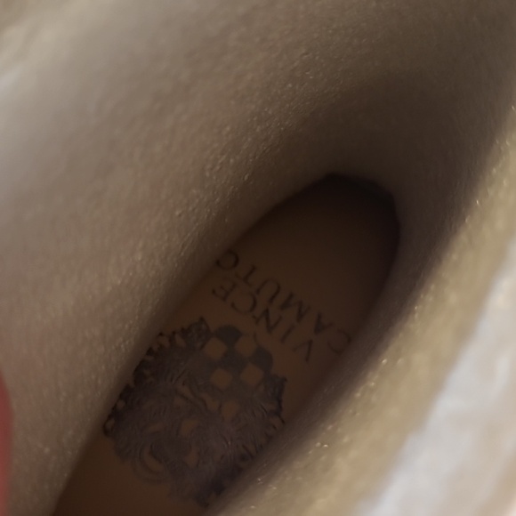 Vince Camuto crushed velvet heeled booties. Size 9 - Picture 3 of 8